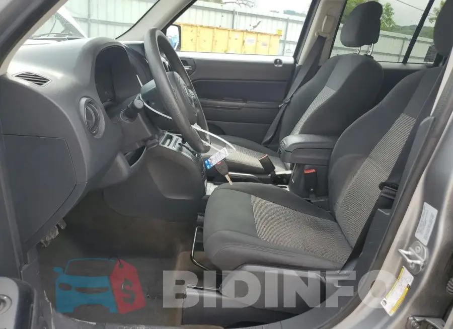 1C4NJPBB1GD652168 Photo# 7