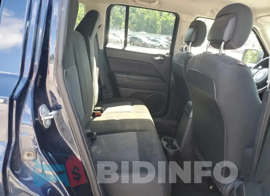 1C4NJRFB2GD581312 Photo# 11