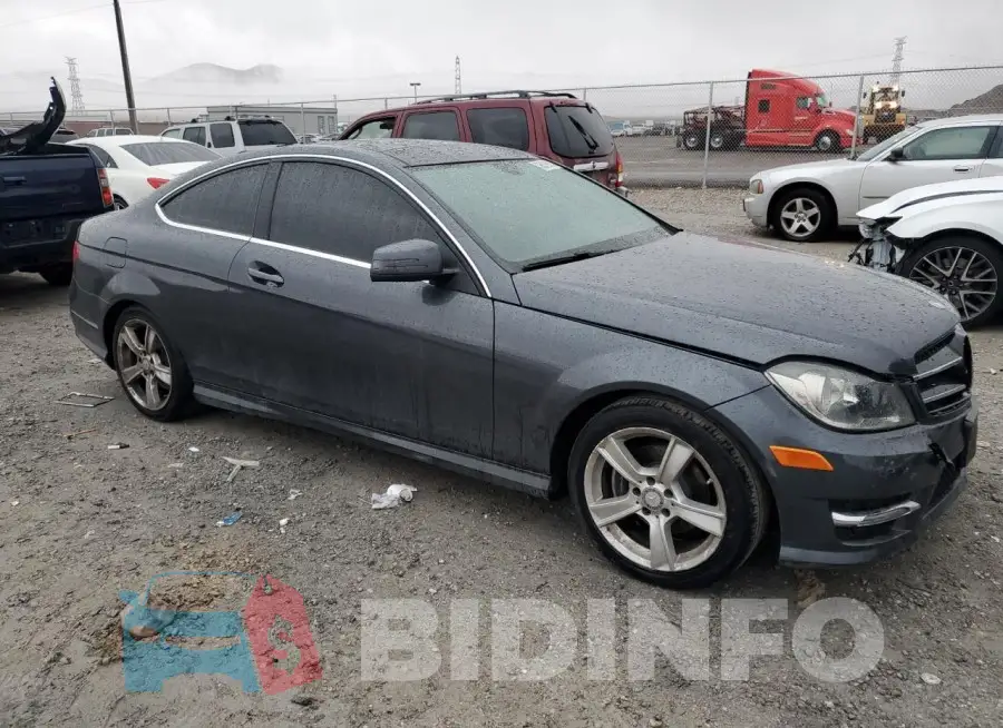 WDDGJ4HB4FG417913 Photo# 4
