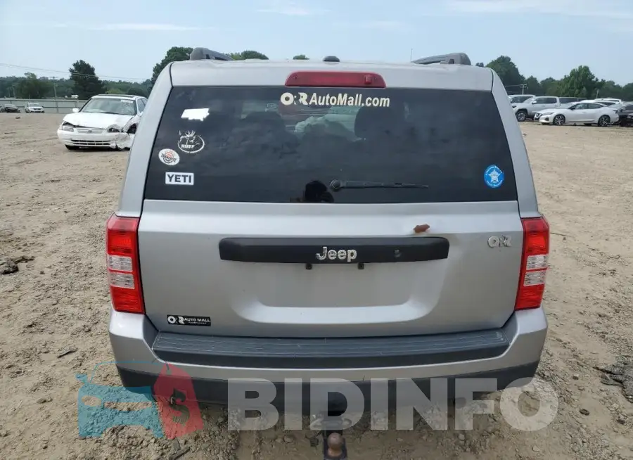 1C4NJPBB9GD747786 Photo# 6