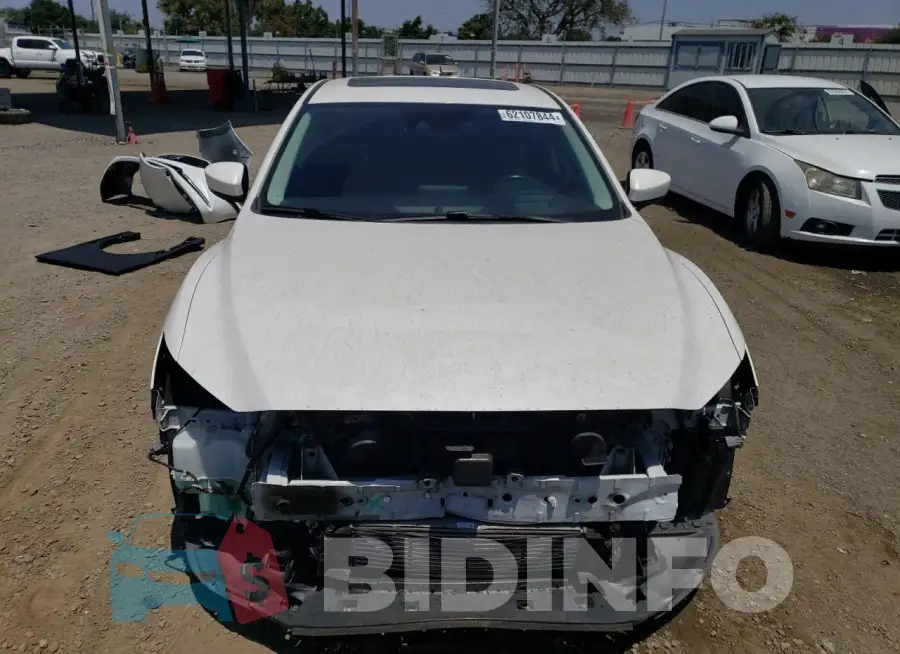JM1GL1WY3M1613593 Photo# 5