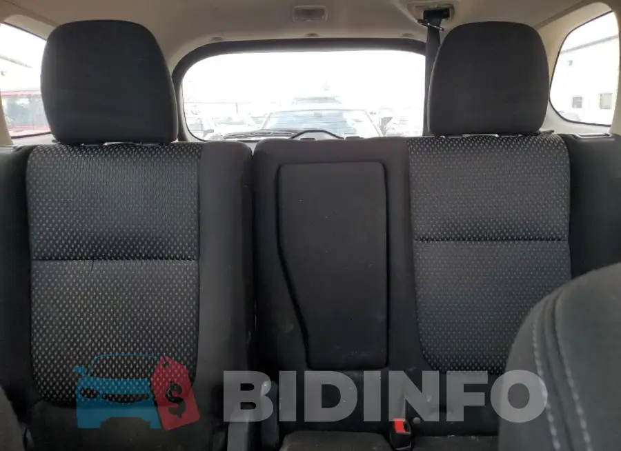 JA4AD2A33JZ063520 Photo# 10