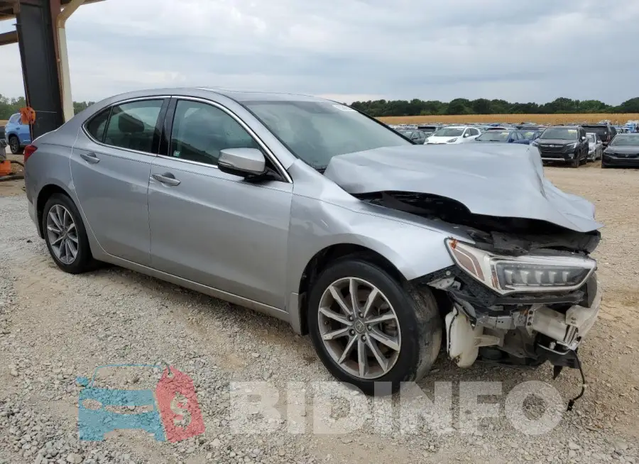 19UUB1F35JA004948 Photo# 4