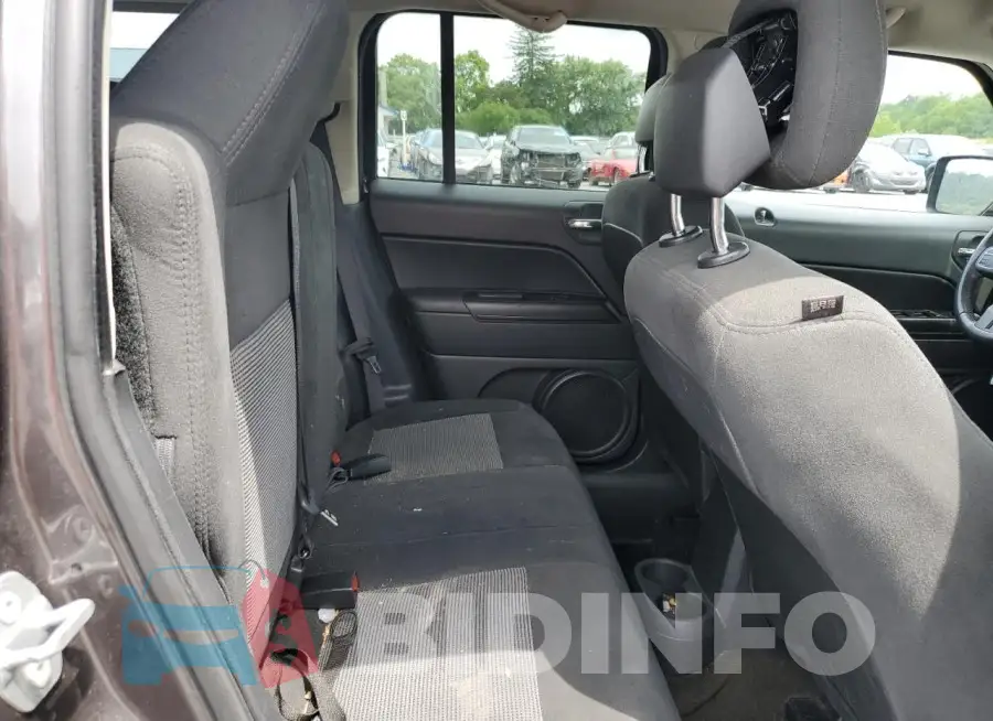 1C4NJPFA8HD134819 Photo# 11