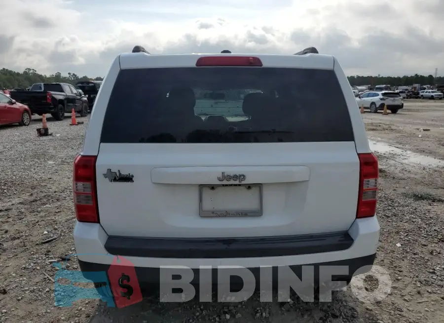 1C4NJPBB1HD121120 Photo# 6