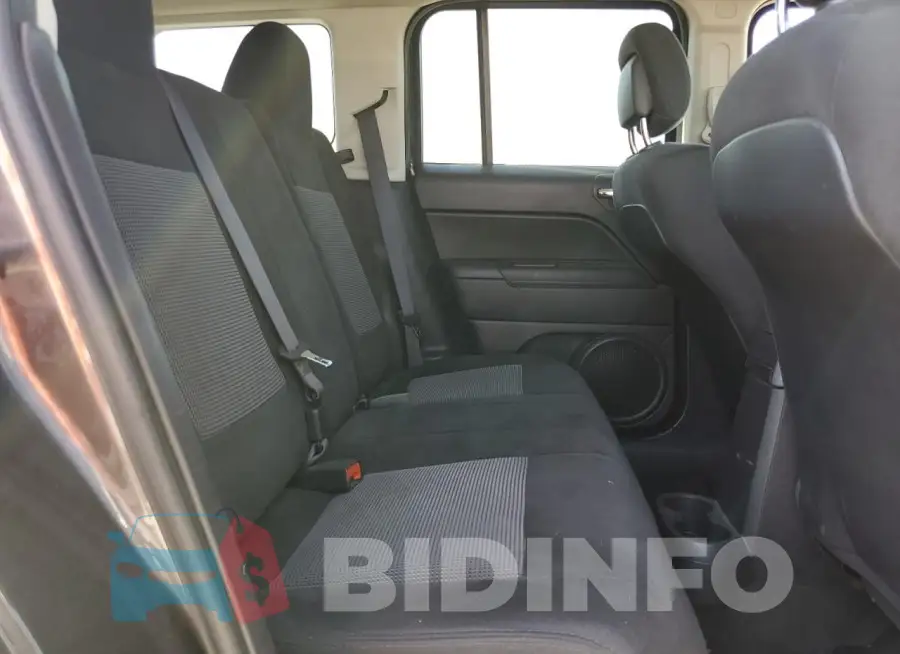 1C4NJPBB6HD121386 Photo# 10