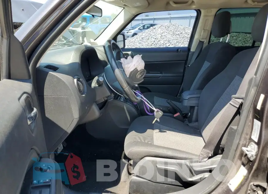 1C4NJPFB4FD203883 Photo# 7