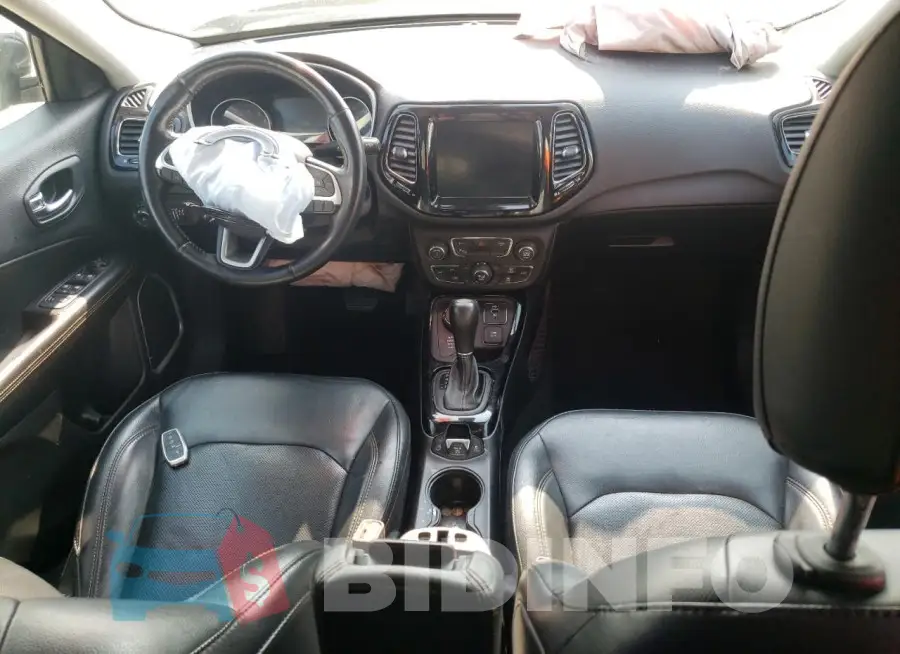 3C4NJDCB3KT812907 Photo# 8