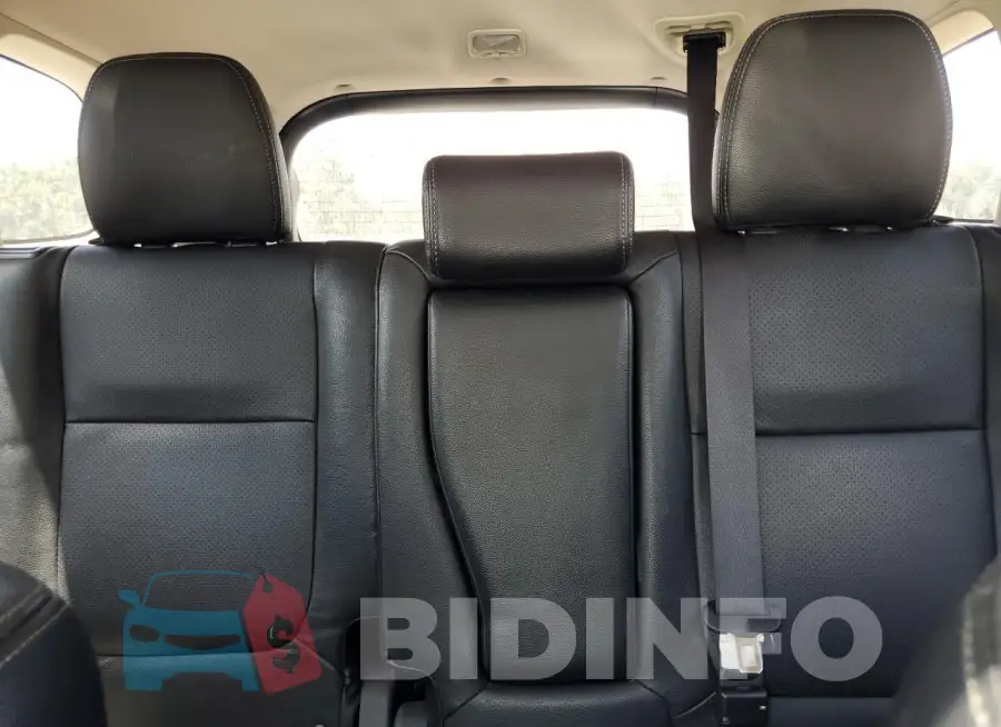 JA4AD3A38JZ063342 Photo# 10