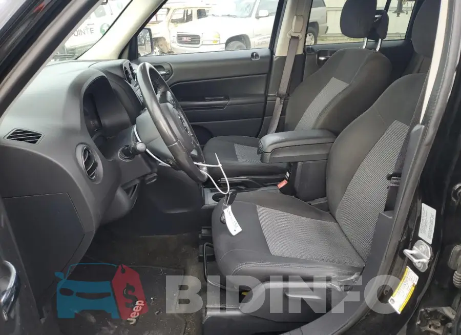 1C4NJRFB2GD767562 Photo# 7