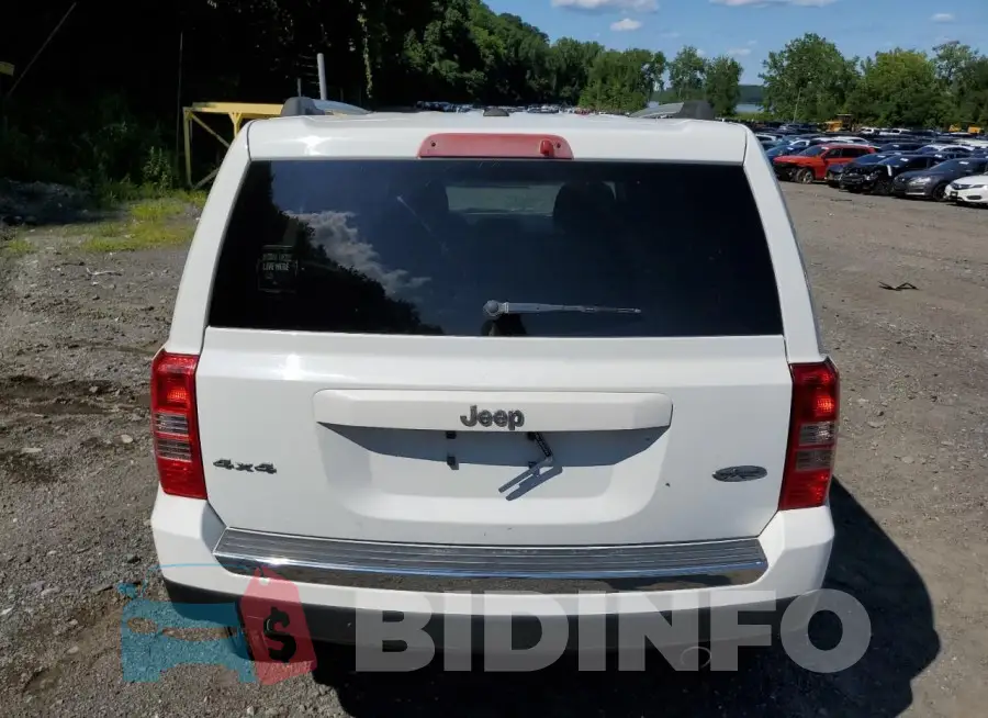 1C4NJRFB5HD178068 Photo# 6