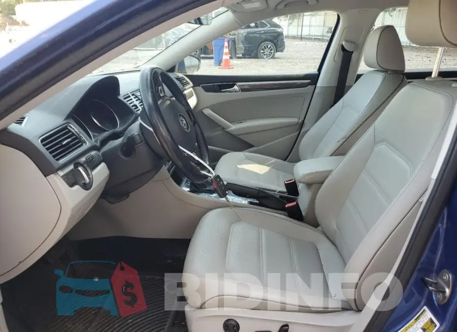 1VWGT7A38HC051664 Photo# 7