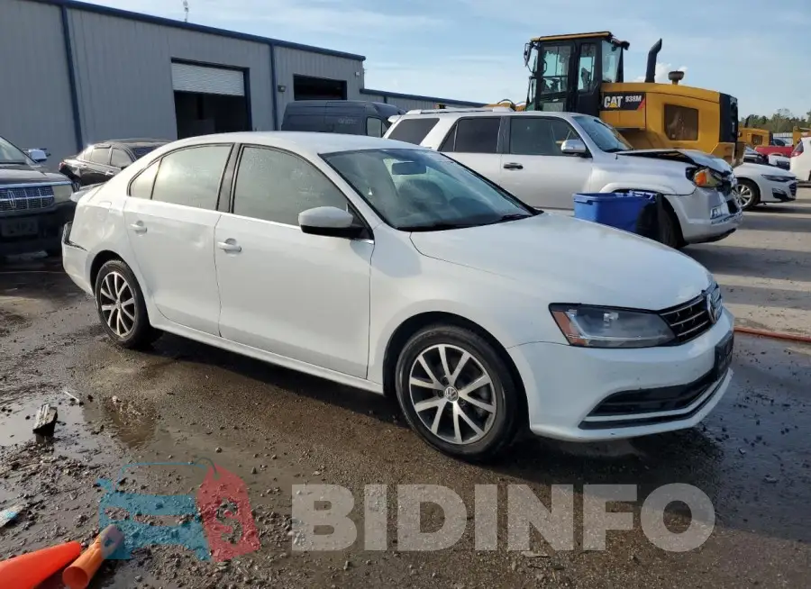3VW2B7AJ2HM215372 Photo# 4