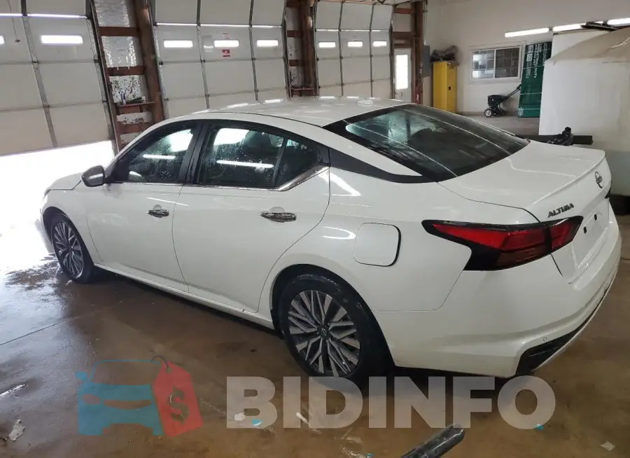 1N4BL4DVXRN374313 Photo# 2