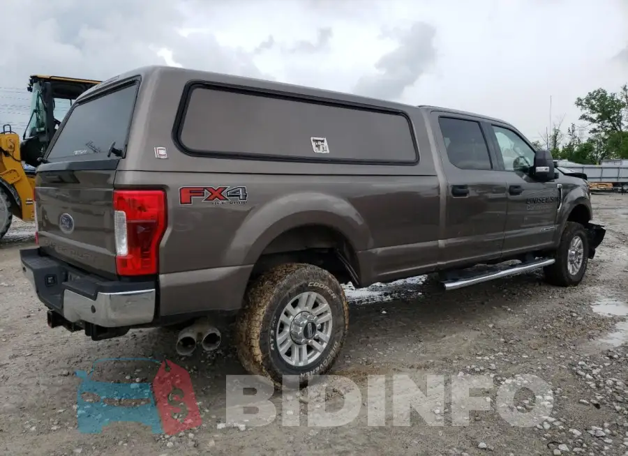 1FT8W3BT2JEB27184 Photo# 3