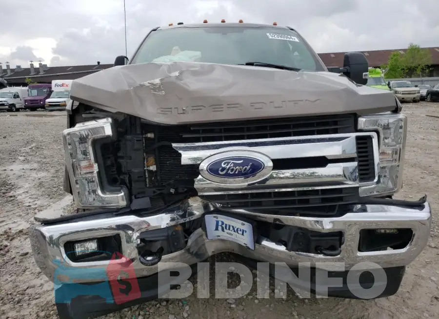1FT8W3BT2JEB27184 Photo# 5