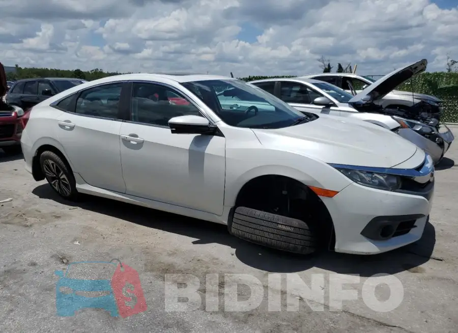 19XFC1F38HE001828 Photo# 4