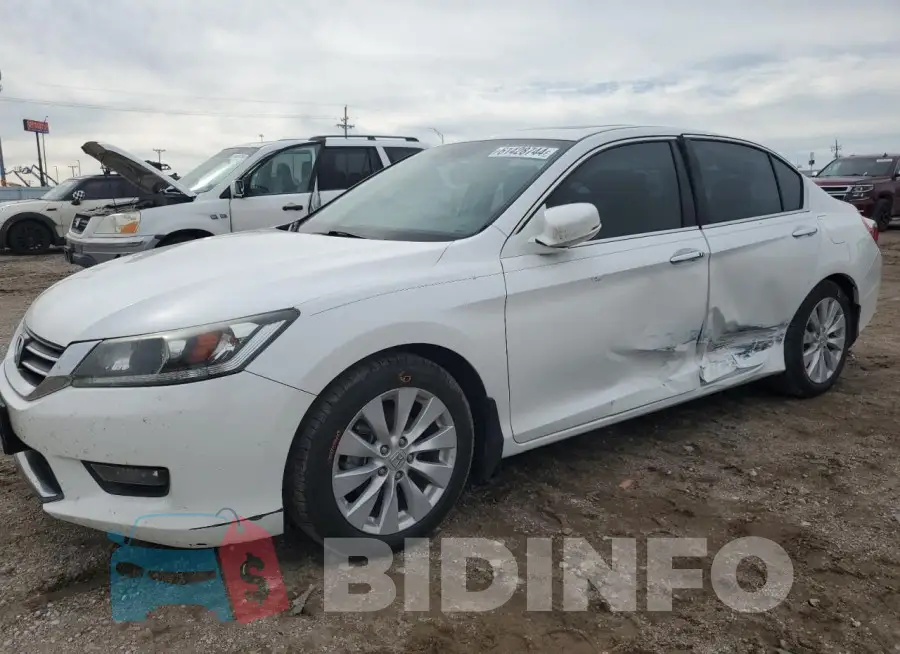 1HGCR2F86FA172887 Photo# 1