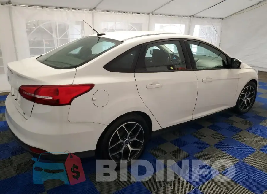 1FADP3F2XJL238189 Photo# 3