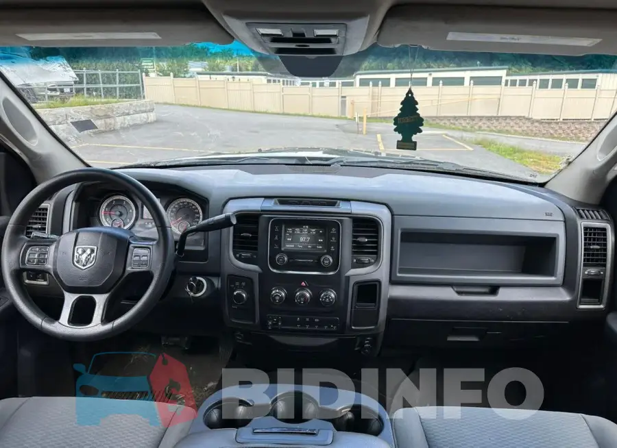 3C63RRGL2JG360950 Photo# 8