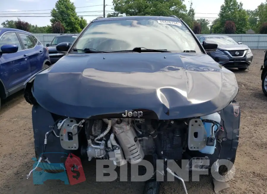 3C4NJDCB8JT372844 Photo# 5