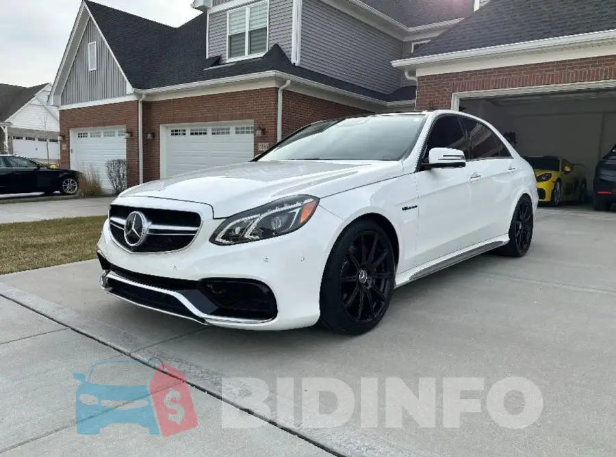 WDDHF7GB7FB144830 Photo# 2