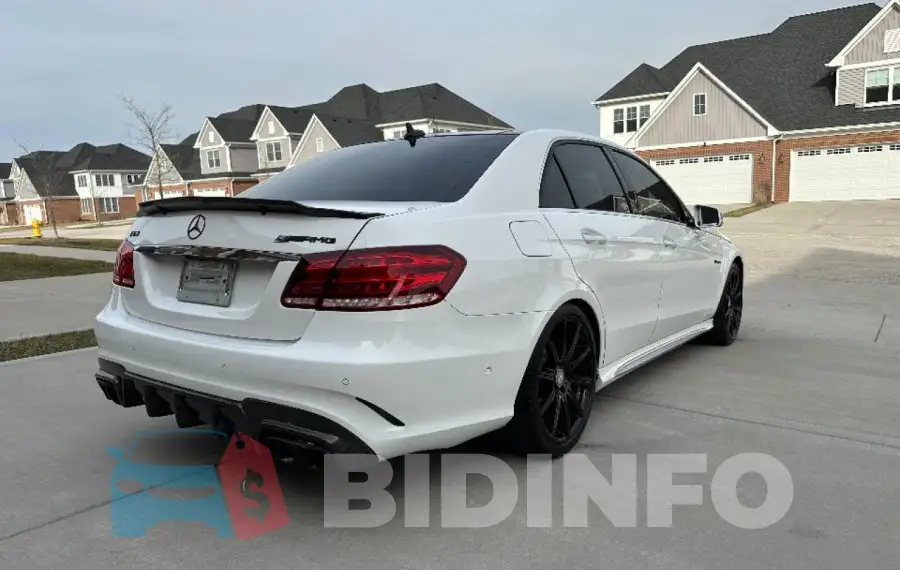 WDDHF7GB7FB144830 Photo# 4
