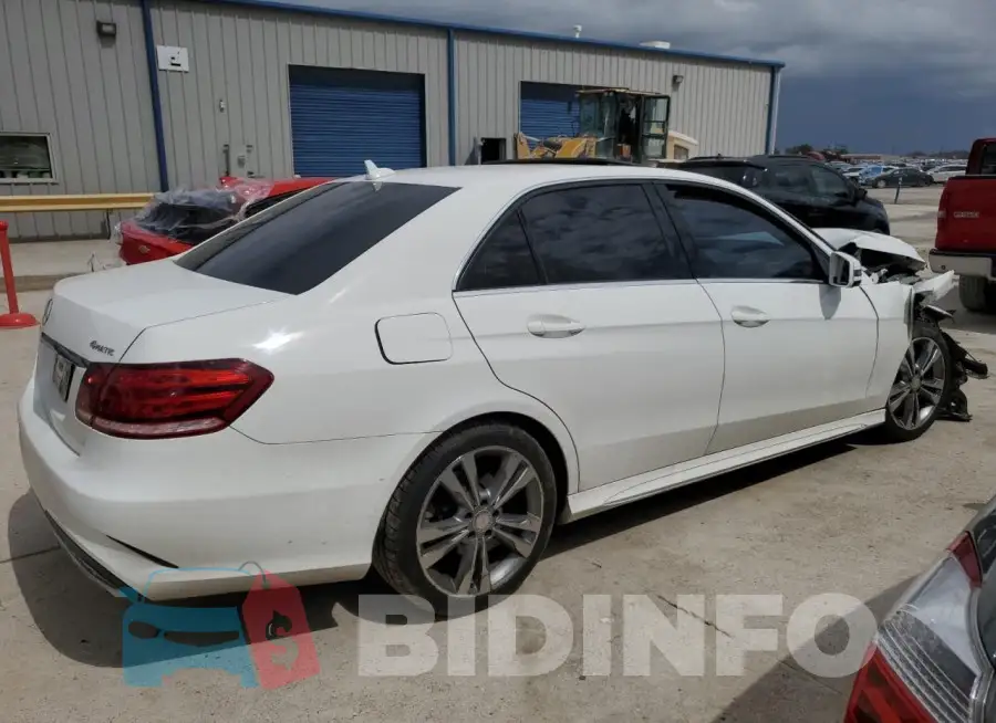 WDDHF8JB0FB143274 Photo# 3