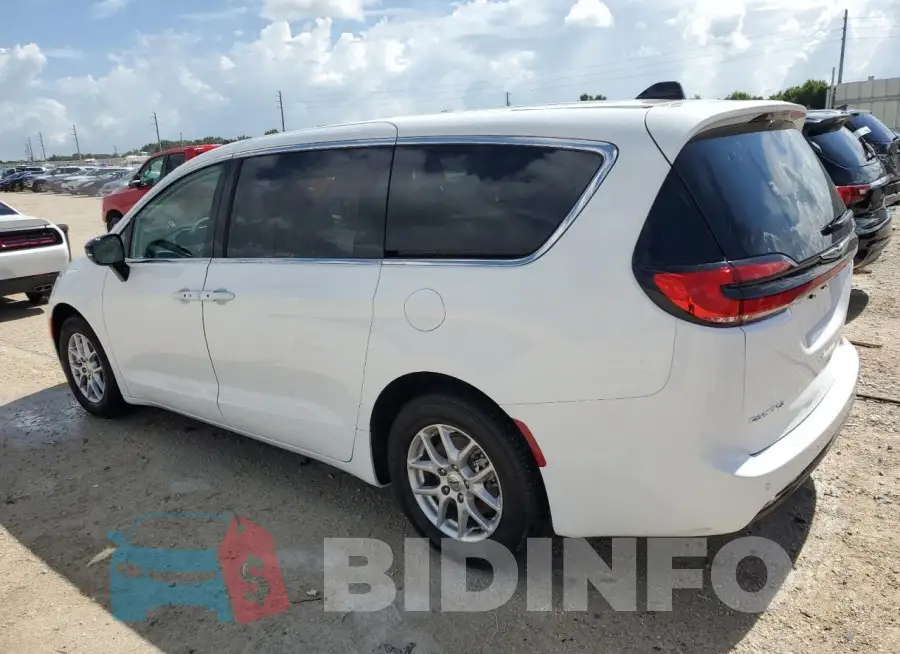 2C4RC1BGXRR152160 Photo# 2