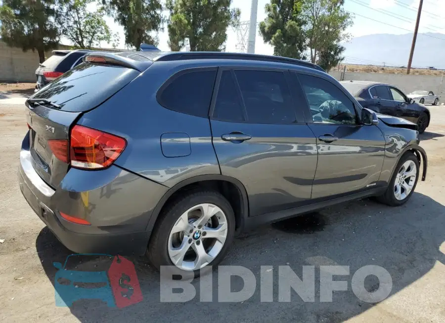 WBAVM1C5XFV318014 Photo# 3