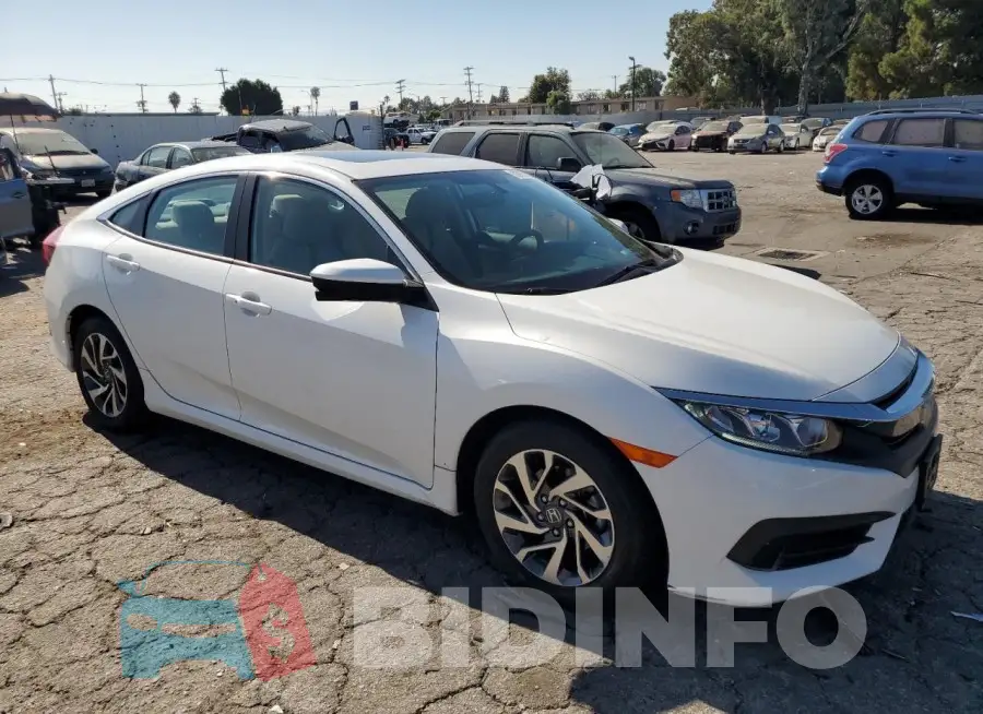 19XFC2F76JE207261 Photo# 4