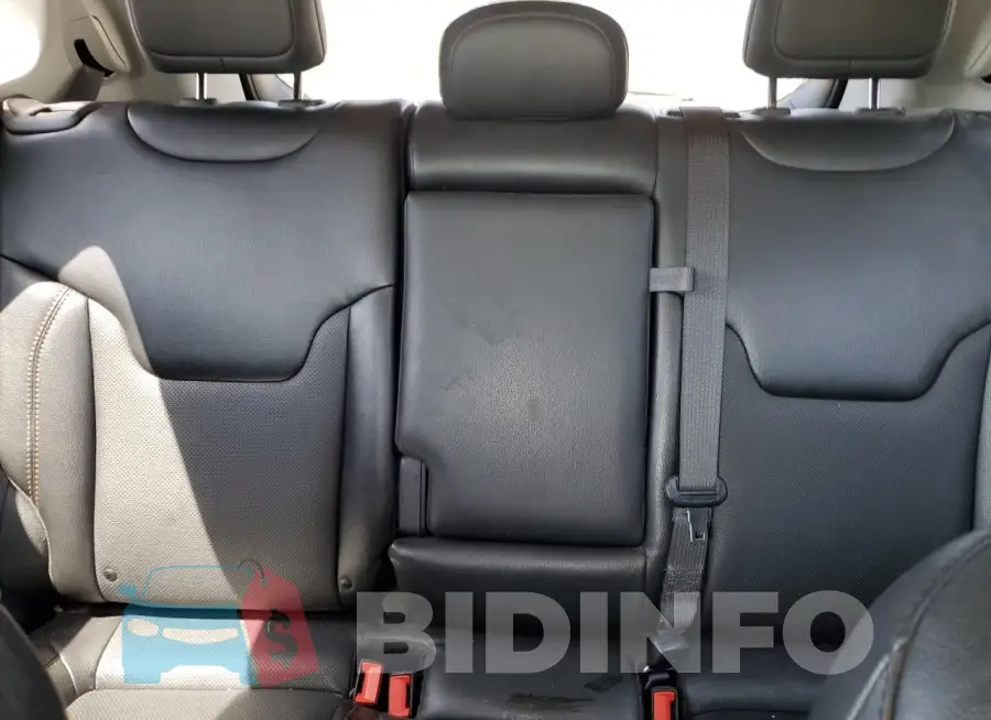 3C4NJDCB5LT160941 Photo# 10