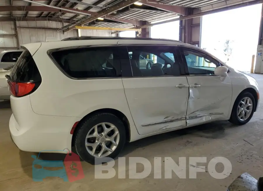 2C4RC1EG5HR507424 Photo# 3
