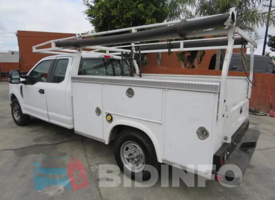 1FT7X2A69KEF58122 Photo# 4