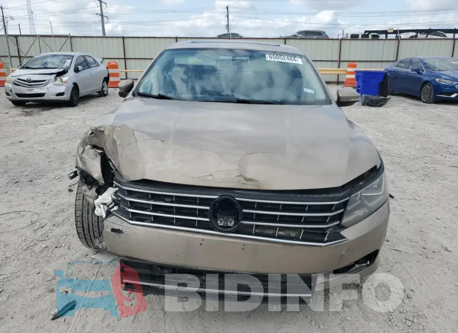 1VWBS7A31GC023717 Photo# 5