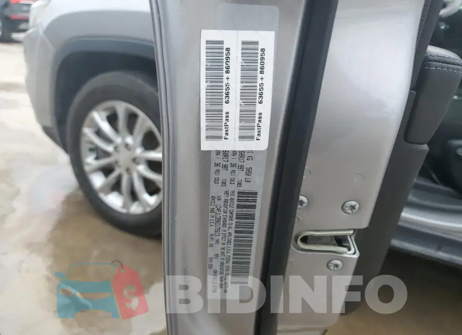 1C4PJLCB9KD175613 Photo# 12
