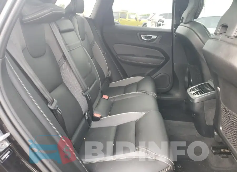 YV4102RM2M1701173 Photo# 10