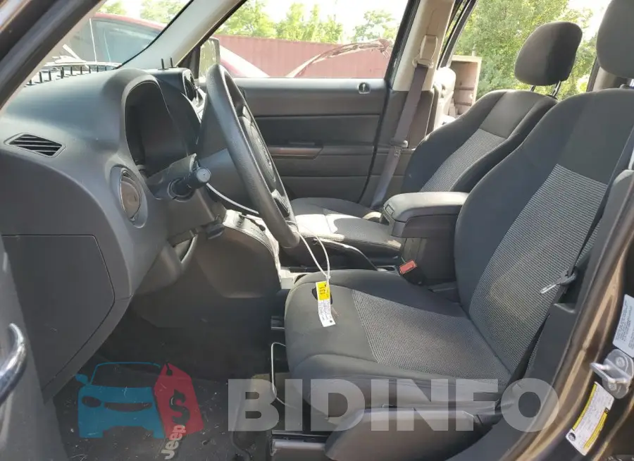 1C4NJPBA7GD670231 Photo# 7
