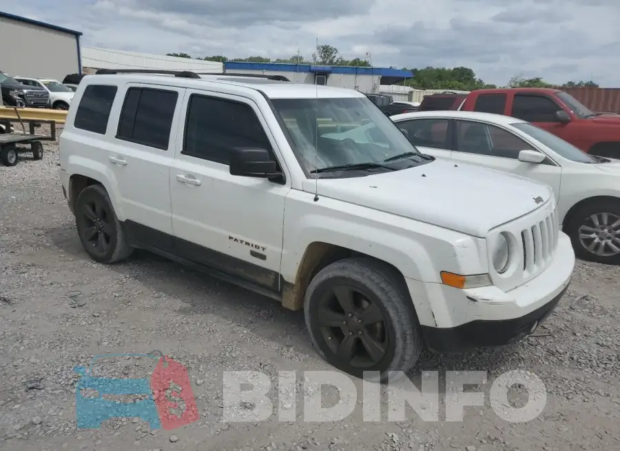 1C4NJPBB4HD132256 Photo# 4