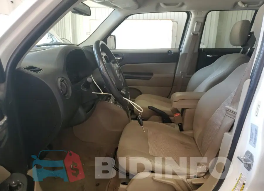1C4NJPFB3FD178605 Photo# 7