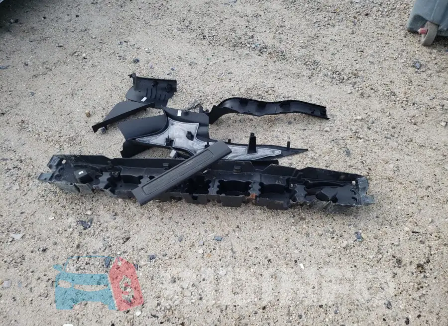 1FAHP2L82KG108230 Photo# 12