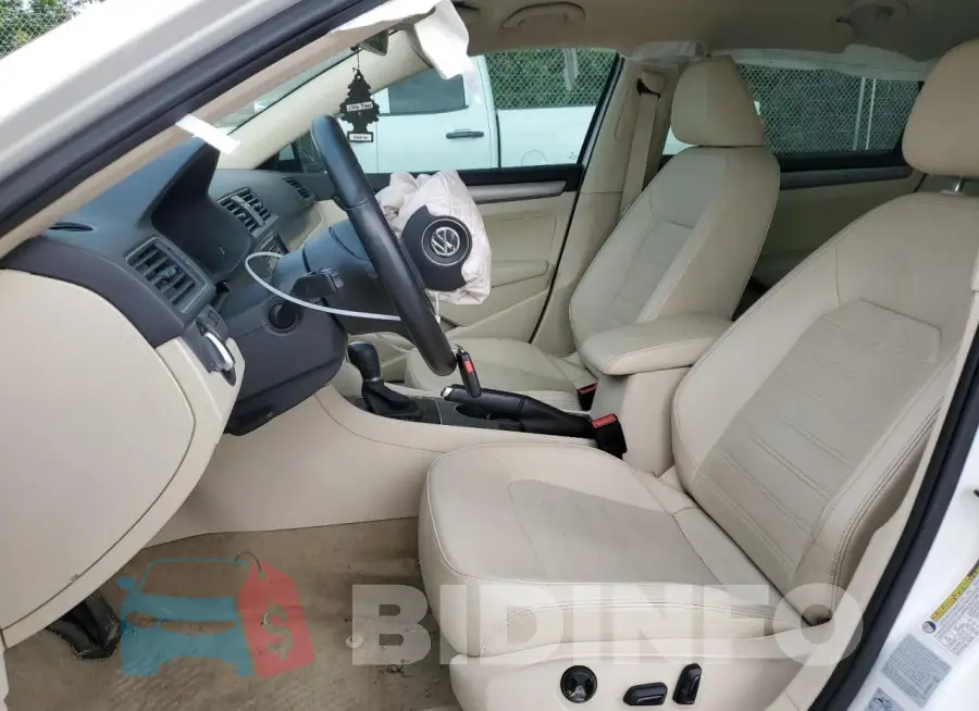 1VWBS7A37FC063315 Photo# 7