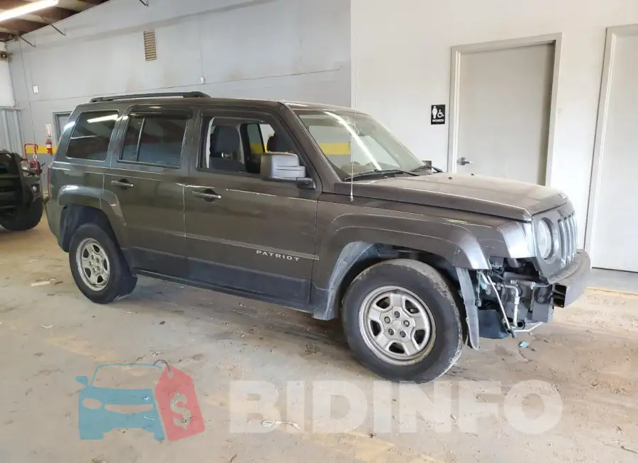 1C4NJPBB6GD716768 Photo# 4
