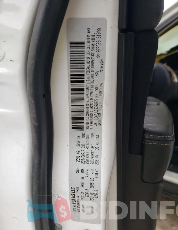 1C4PJLCB3GW377147 Photo# 12
