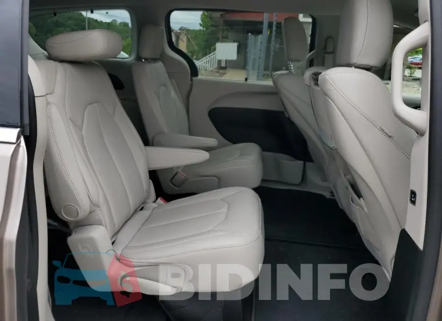 2C4RC1EG1HR623543 Photo# 11