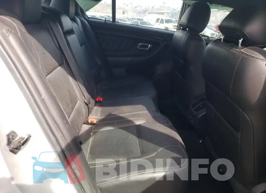 1FAHP2F82FG110884 Photo# 10