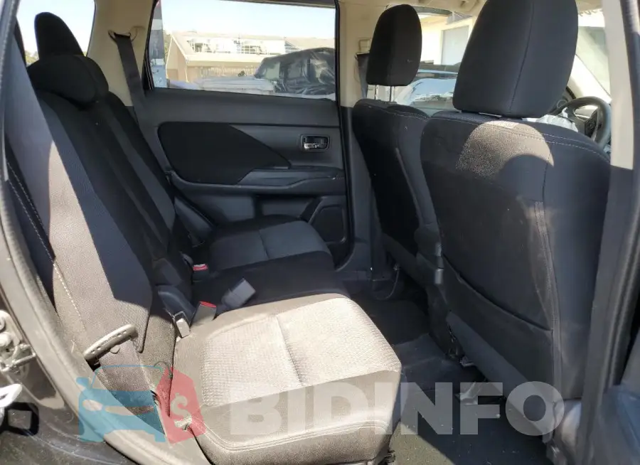 JA4AD2A34JZ067026 Photo# 10