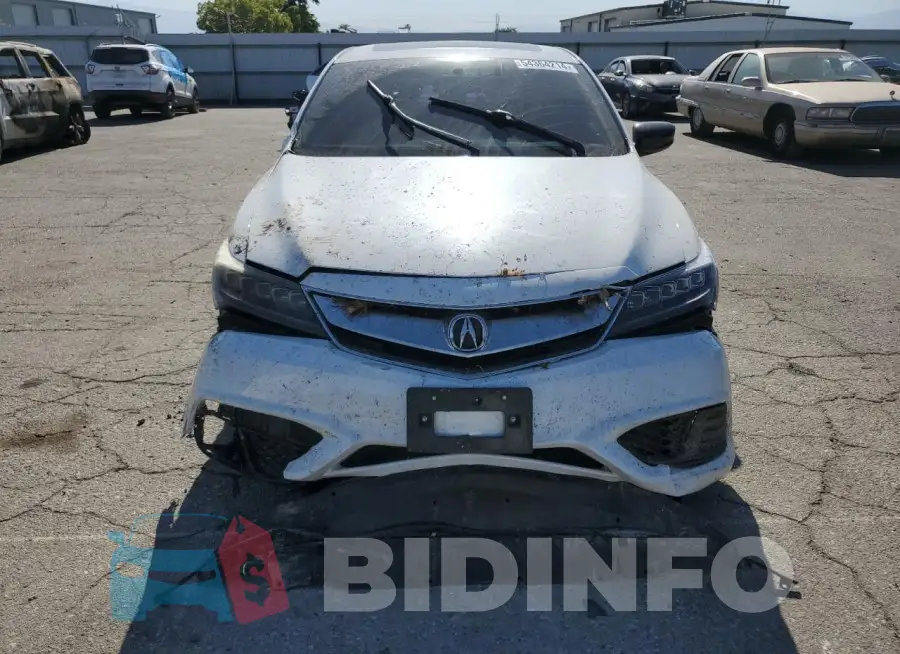 19UDE2F37JA000154 Photo# 5