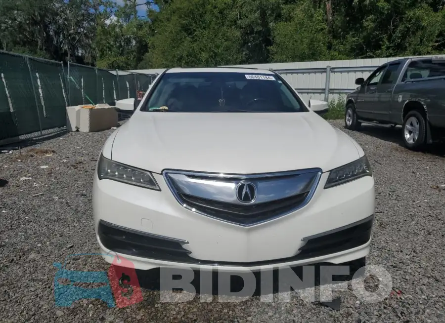 19UUB1F36HA008632 Photo# 5