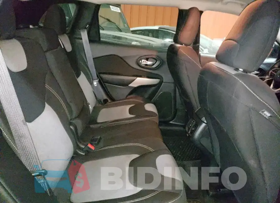 1C4PJMAXXJD613932 Photo# 11
